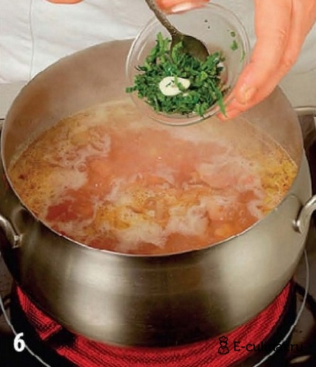 Гороховый суп с беконом и томатами - фото шага 6