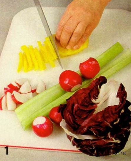 Овощной салат с чесночной заправкой - фото шага 1
