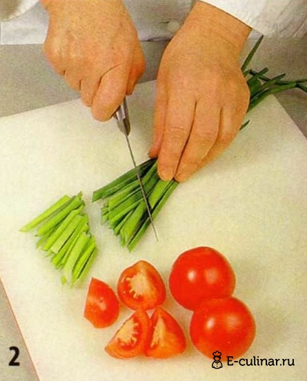 Овощной салат с чесночной заправкой - фото шага 2