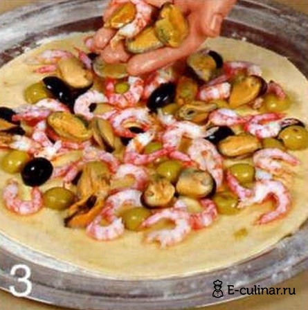 Пицца с морепродуктами - фото шага 3