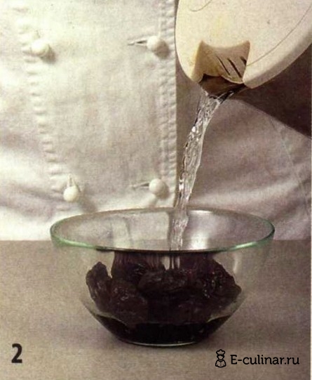 Салат мясной с черносливом - фото шага 2