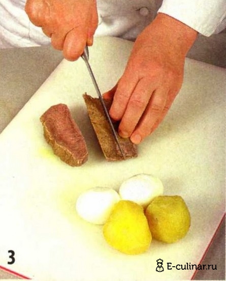 Салат мясной с черносливом - фото шага 3