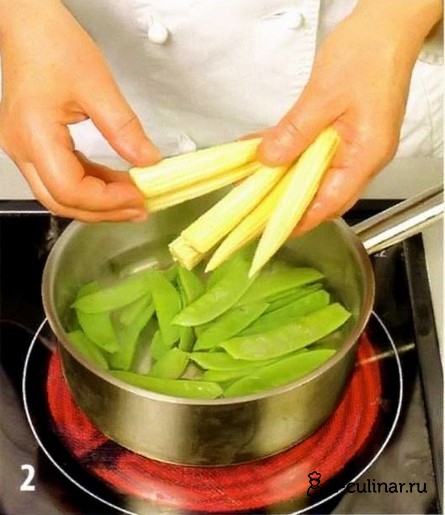 Салат с креветками и початками кукурузы - фото шага 2
