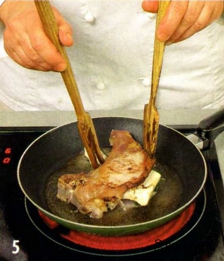 Свиной шницель с брынзой и шпинатом - фото шага 5