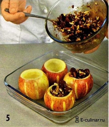 Яблочный десерт с миндалем и вишнями - фото шага 5