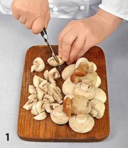 Картофельная запеканка с грибной начинкой - фото шага 1