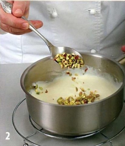 Малиновый суп с манными клецками - фото шага 2