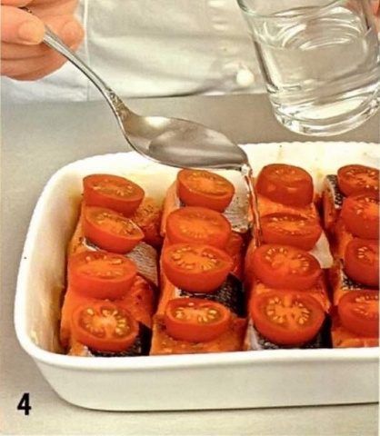 Семга, запеченная с помидорами и жареными овощами - фото шага 3