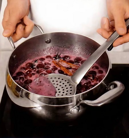 Вишневое варенье с фундуком и пряностями - фото шага 5