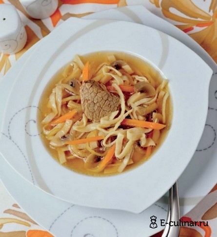 Готовое блюдо Суп из грибов, говядины и домашней лапши