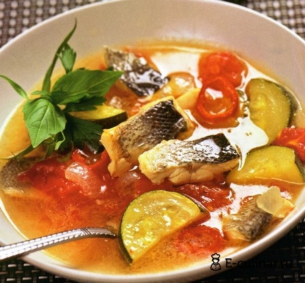 Готовое блюдо Рыбный суп с цуккини