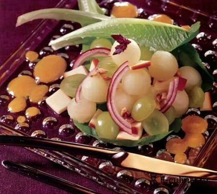 Готовое блюдо Салат из дыни и винограда