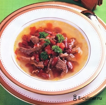 Готовое блюдо Суп из фасоли со свежими помидорами