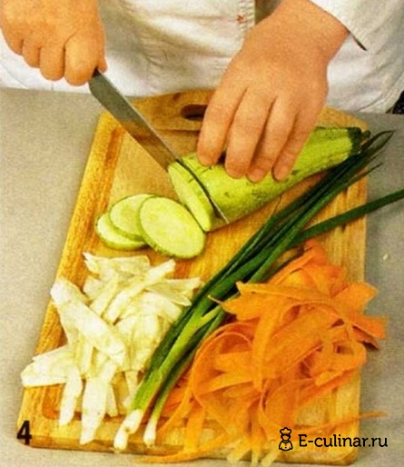 Форель, запеченная с овощами - фото шага 4