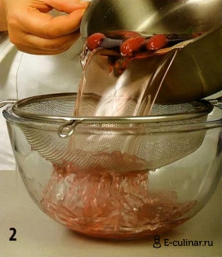 Малиновое желе с розовым вином - фото шага 2