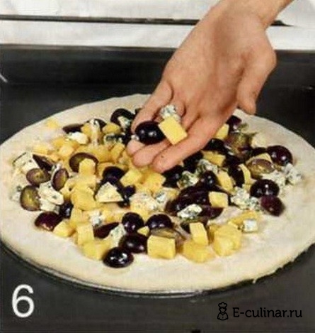 Пицца с виноградом - фото шага 6