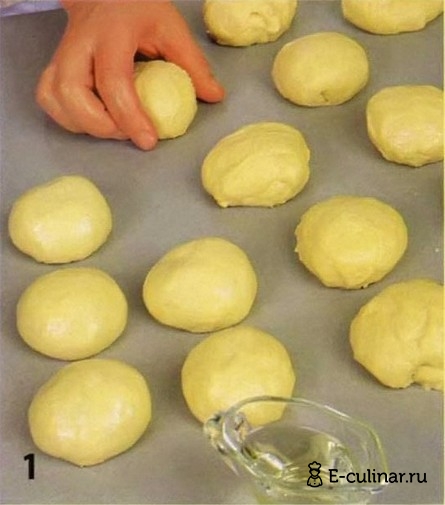 Пирожки с абрикосовым джемом и курагой - фото шага 1