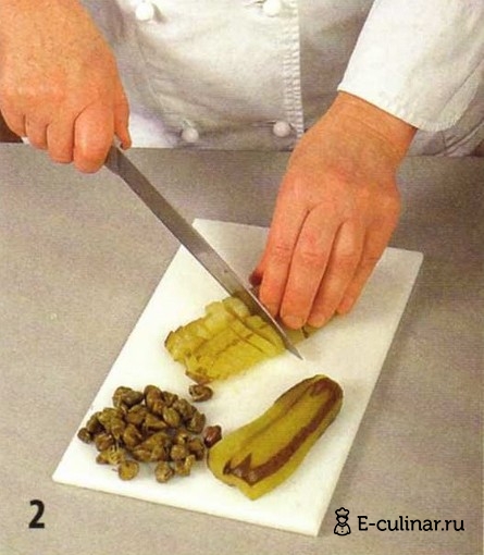 Рыбная солянка на сковороде - фото шага 2