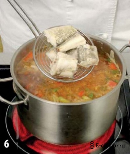 Рыбный суп с перцем и пряностями - фото шага 6