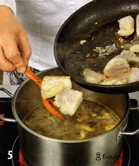 Рыбный суп с беконом - фото шага 5