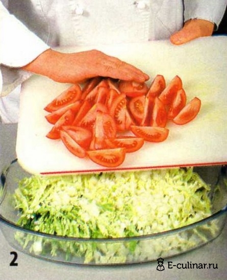 Салат из савойской капусты и помидоров - фото шага 2