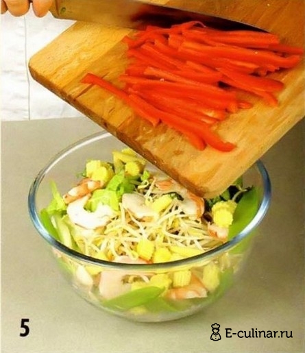 Салат с креветками и початками кукурузы - фото шага 5