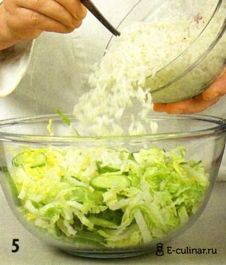 Салат с рисом и рыбными фрикадельками - фото шага 5