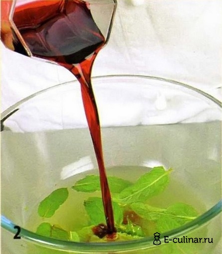 Шарики из дыни и арбуза в вине - фото шага 2