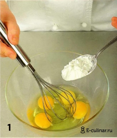 Закусочный омлет с маслинами - фото шага 1