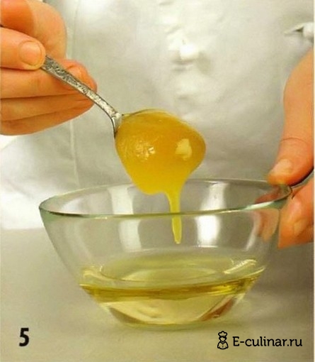 Запеченная голень индейки с соусом из алычи - фото шага 5