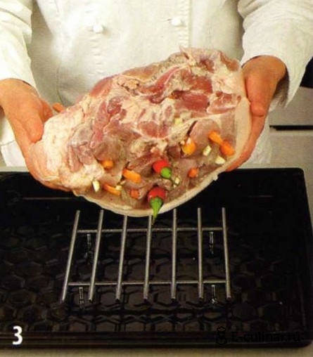 Запеченный свиной окорок - фото шага 3