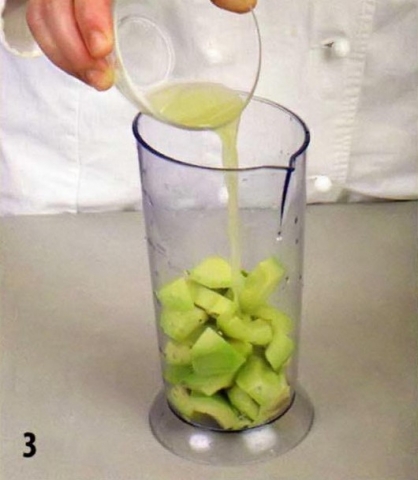 Рецепт креветок на шампурах с густым соусом из авокадо - фото шага 3