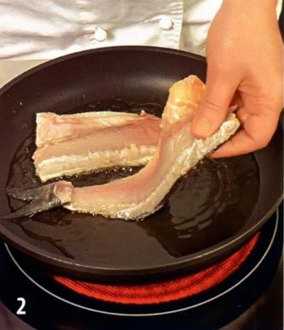 Рыба в овощном соусе - фото шага 2