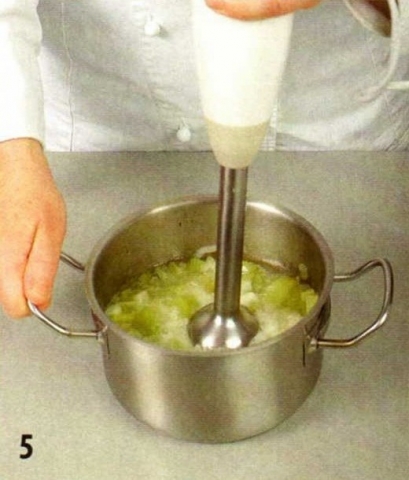 Суп-пюре из сельдерея с томатным желе - фото шага 5